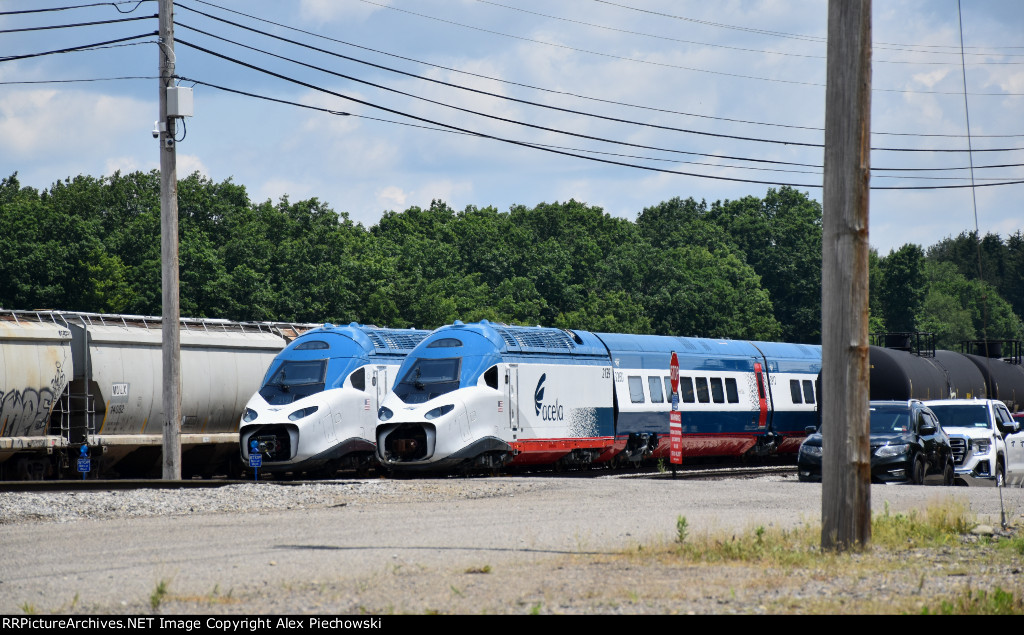 AMTK 2139, 2127 sitting in the yard